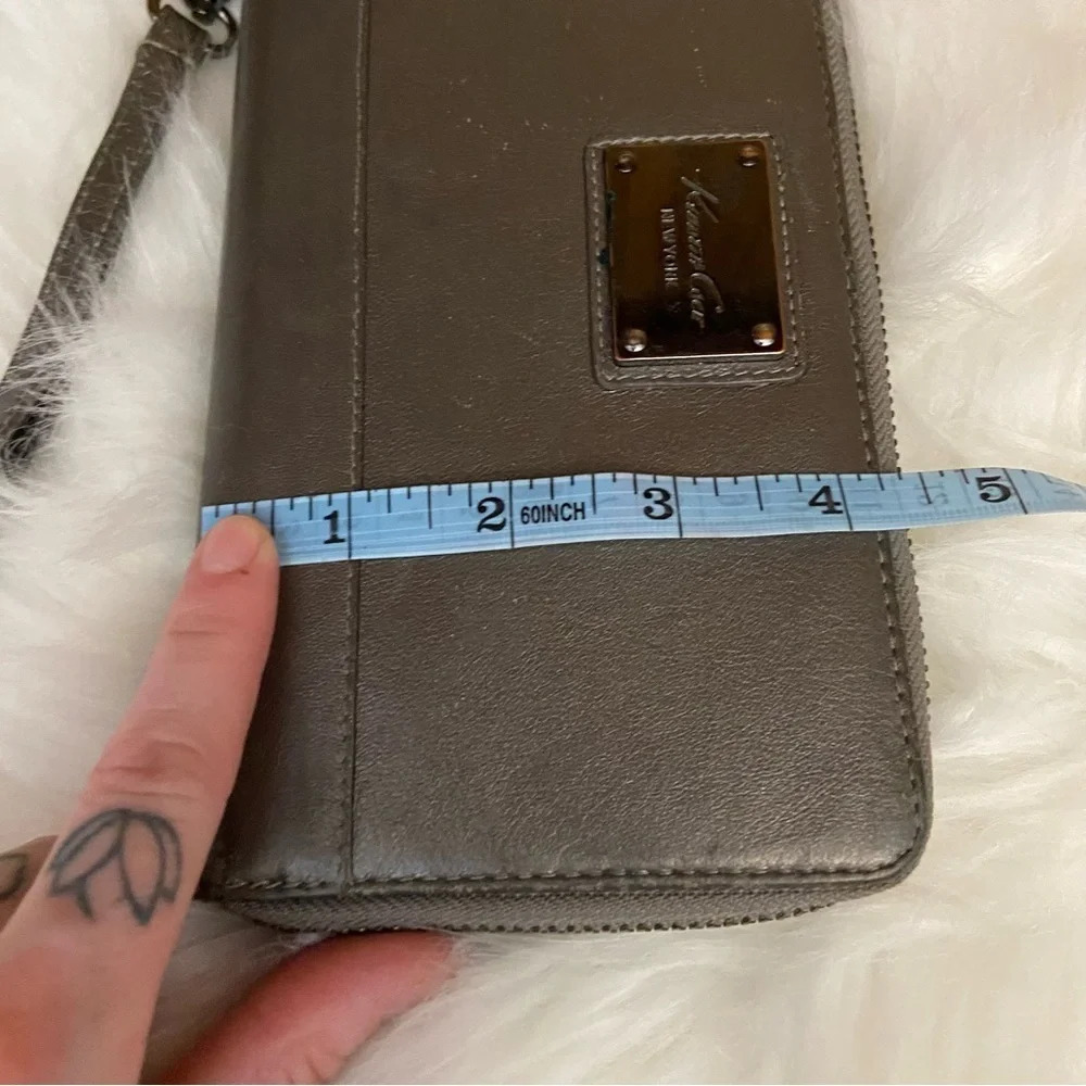 🛍️3/$30 Kenneth Cole  women’s metallic‎ wristlet wallet - Picture 11 of 13